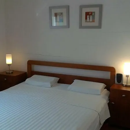 Apartment Lambrisa *