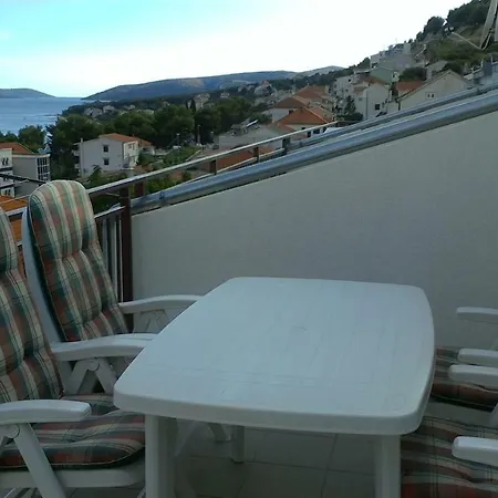 Lambrisa Apartment *
