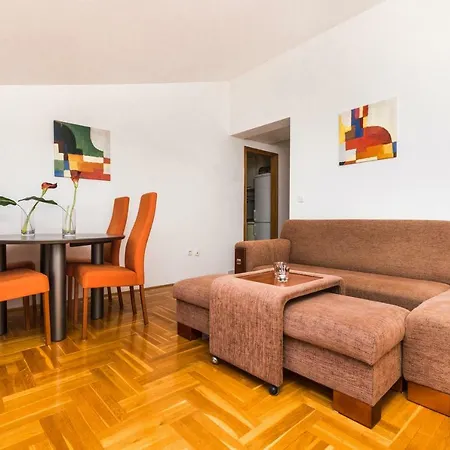 Lambrisa Apartment *