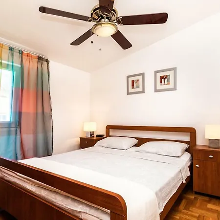 Lambrisa Apartament *