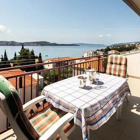 Lambrisa Apartment