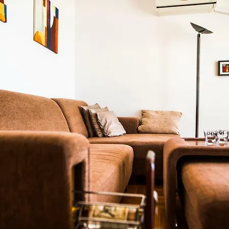 Lambrisa Apartment *