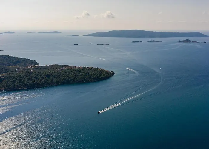 Lambrisa アパート トロギール