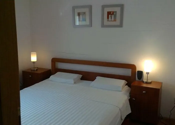 Apartment Lambrisa *