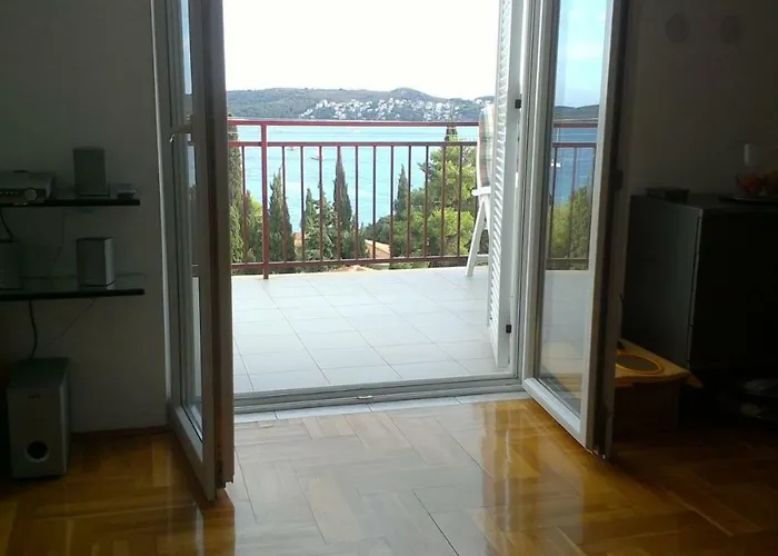 Lambrisa Apartment *