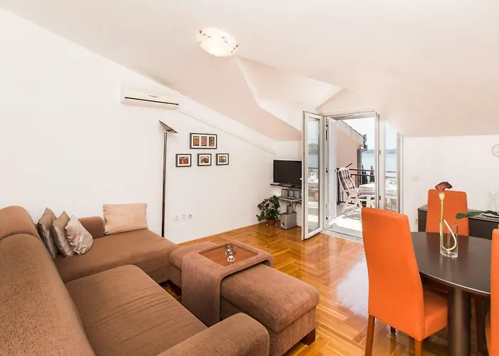 Lambrisa * トロギール