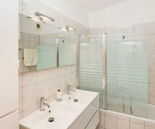 Lambrisa Apartment Trogir