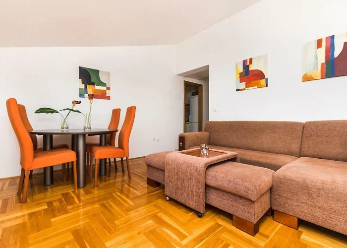 Lambrisa Apartment *