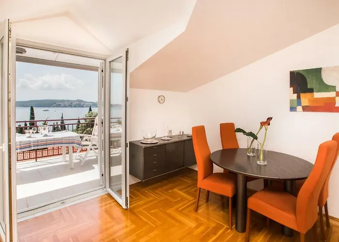 Lambrisa Apartment Trogir