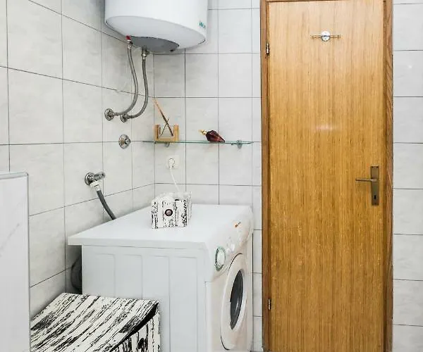 Lambrisa トロギール