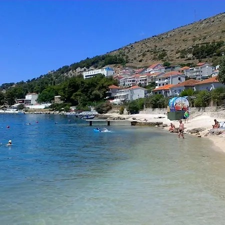 Lambrisa Apartament