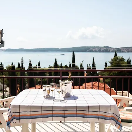 Apartament Lambrisa *